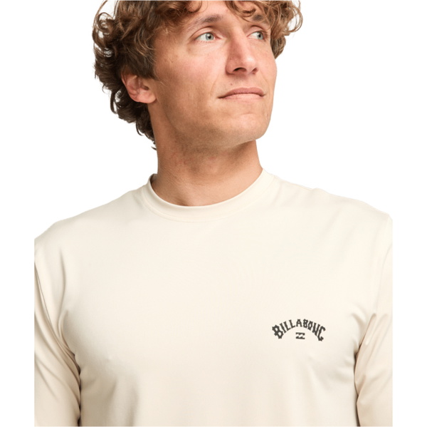 2026 Billabong Heren Arch Wave Lycra-hemd Met Korte Mouwen EBYWR03019 - Chino